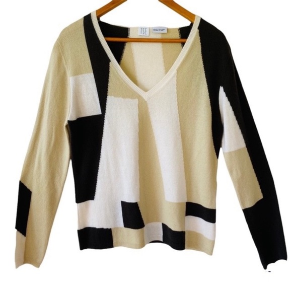 TSE Sweaters - TSE Cashmere Tan Brown Cream
Geometric Print V Neck Sweater XL